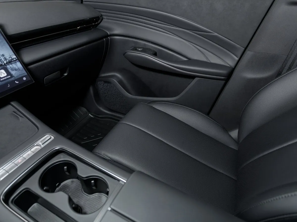 OMODA C7 1.6 DCT 4WD (150 л.с.) Драйв Серебристый в АВИЛОН. Слайд №11