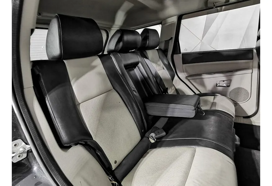 Jeep Grand Cherokee 4.7 AT AWD (305 л.с.) Черный в АВИЛОН. Слайд №16