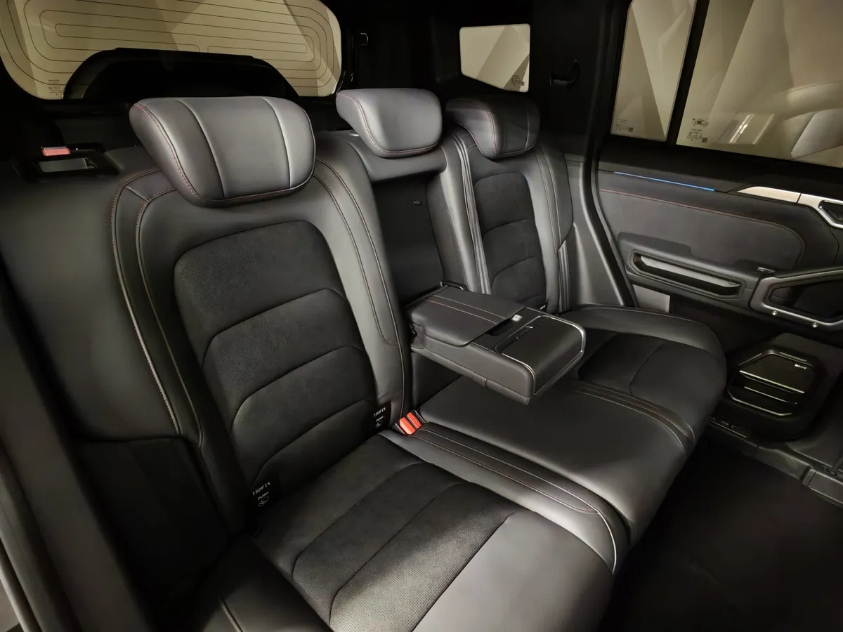 JETOUR T2 2.0T 7DCT AWD (245 л.с.) Престиж Черный в АВИЛОН. Слайд №17