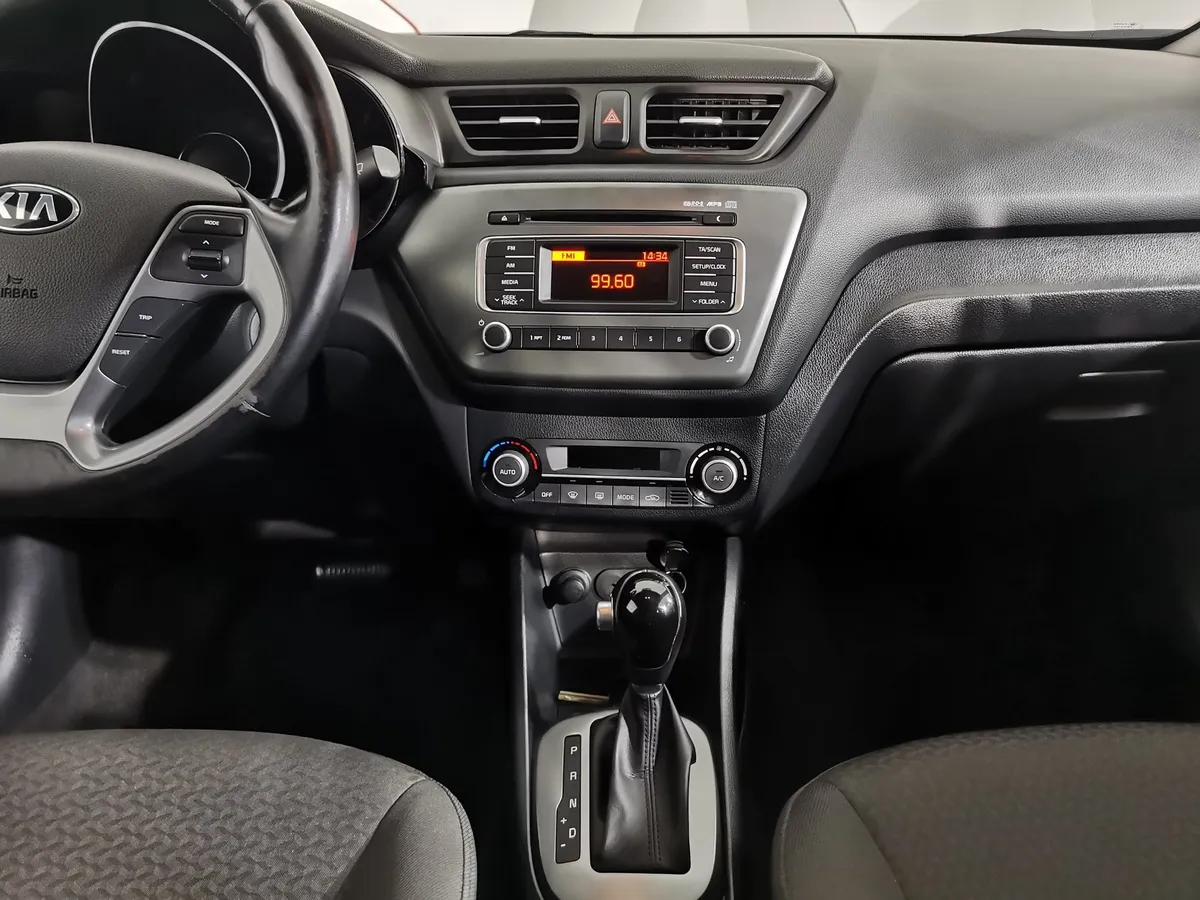 Kia Rio 1.6 AT (123 л.с.) Серебристый в АВИЛОН. Слайд №14