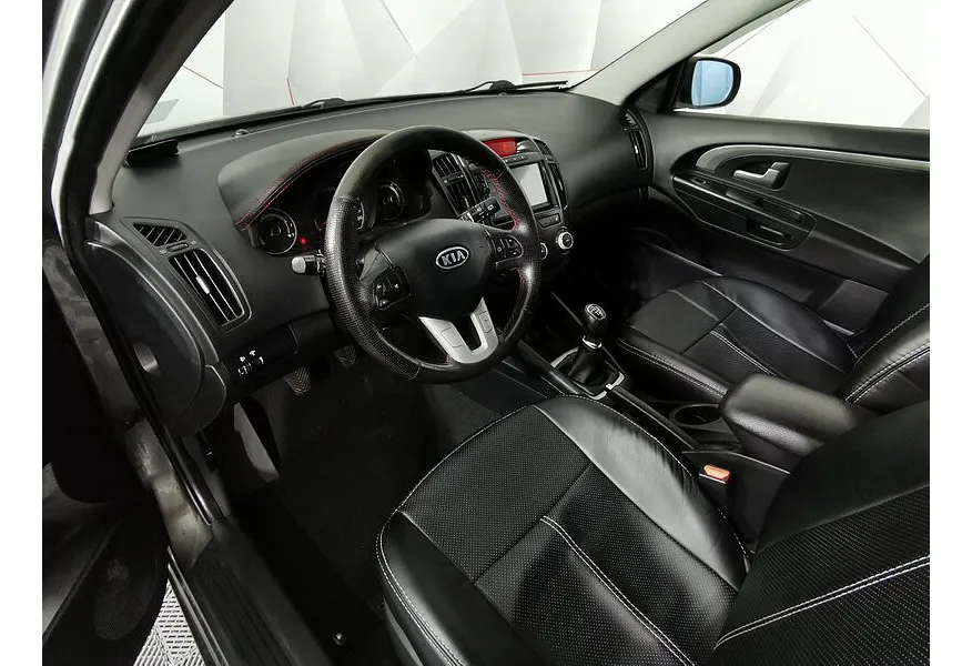 АВИЛОН - Kia Ceed 1.6 MT (122 л.с.) Серебристый - slide 9