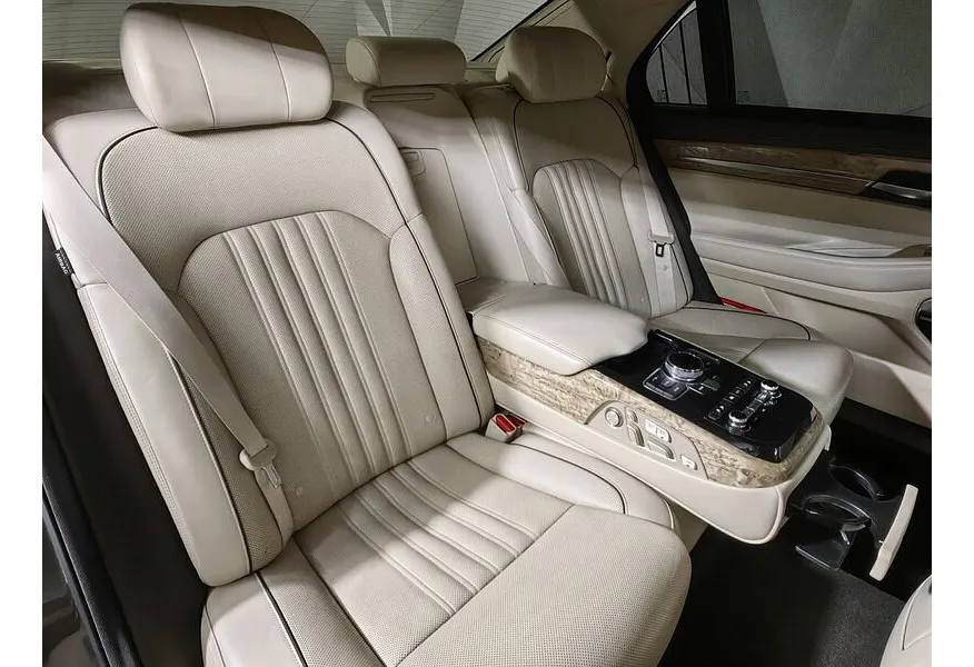 Genesis G90 3.3 T-GDI AT AWD (5 мест) (370 л.с.) Prestige Коричневый в АВИЛОН. Слайд №17