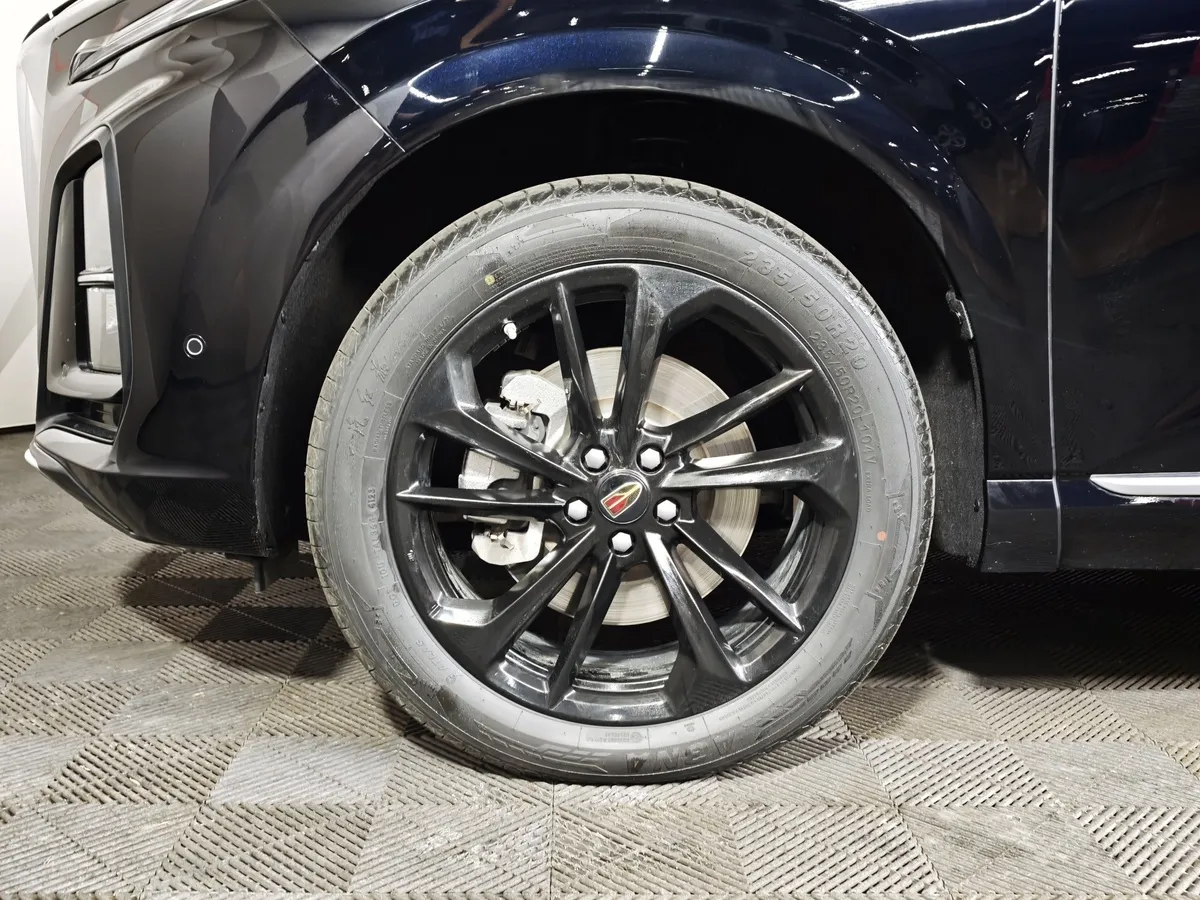 Hongqi HS3 2.0T 8AT 4WD (245 л.с.) Делюкс Черный в АВИЛОН. Слайд №9