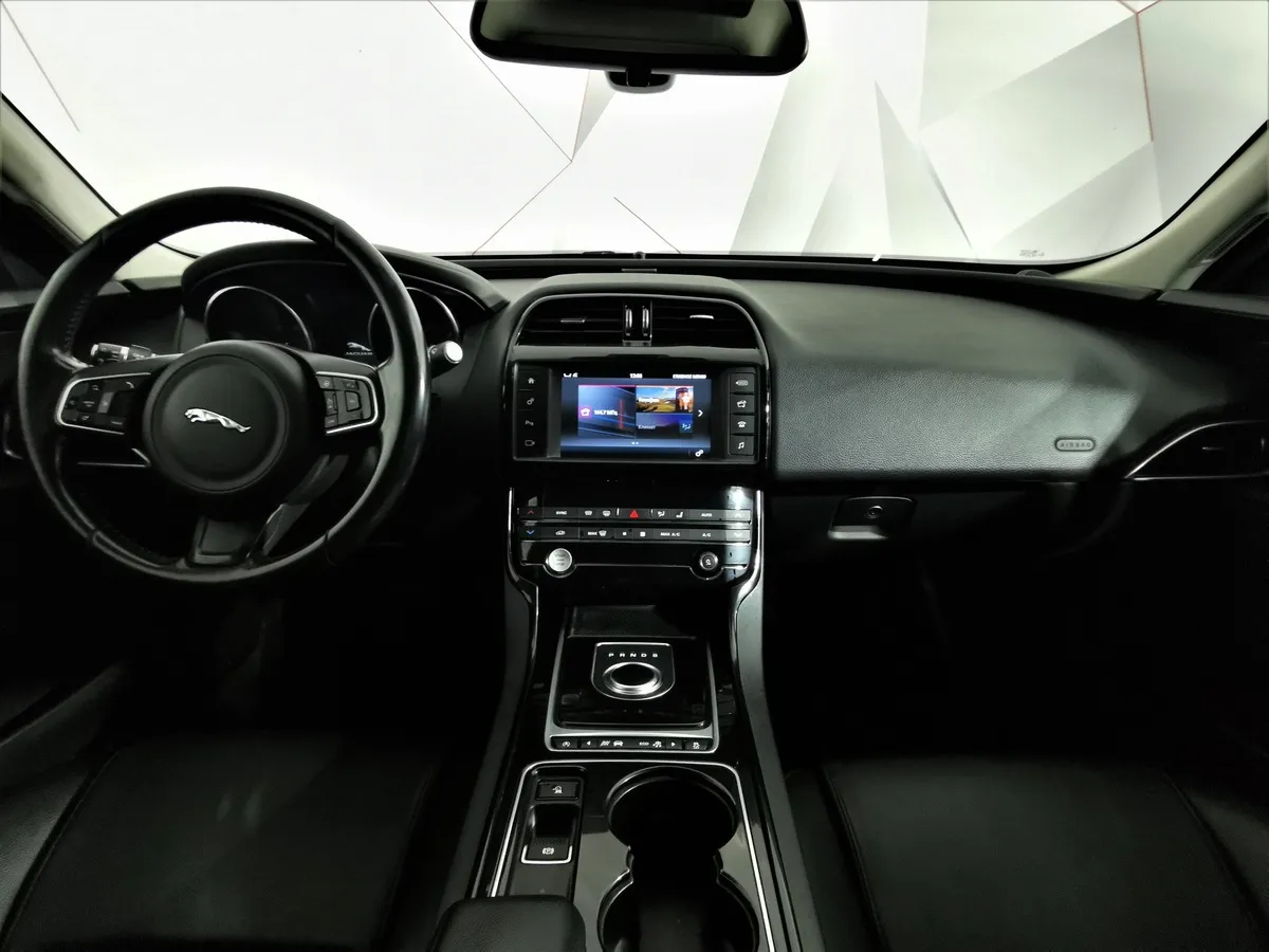 Jaguar XE 2.0 D AT AWD (180 л.с.) Prestige Черный в АВИЛОН. Слайд №12