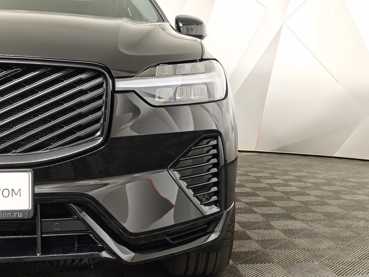 Volvo XC60 2.0 AT AWD (249 л.с.) Deluxe Edition Черный в АВИЛОН. Слайд №10