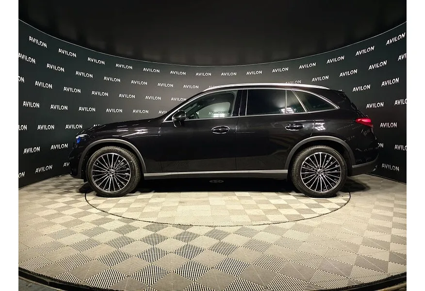 Mercedes-Benz GLC 300 4MATIC 9G-TRONIC (258 л.с.) Черный в АВИЛОН. Слайд №2