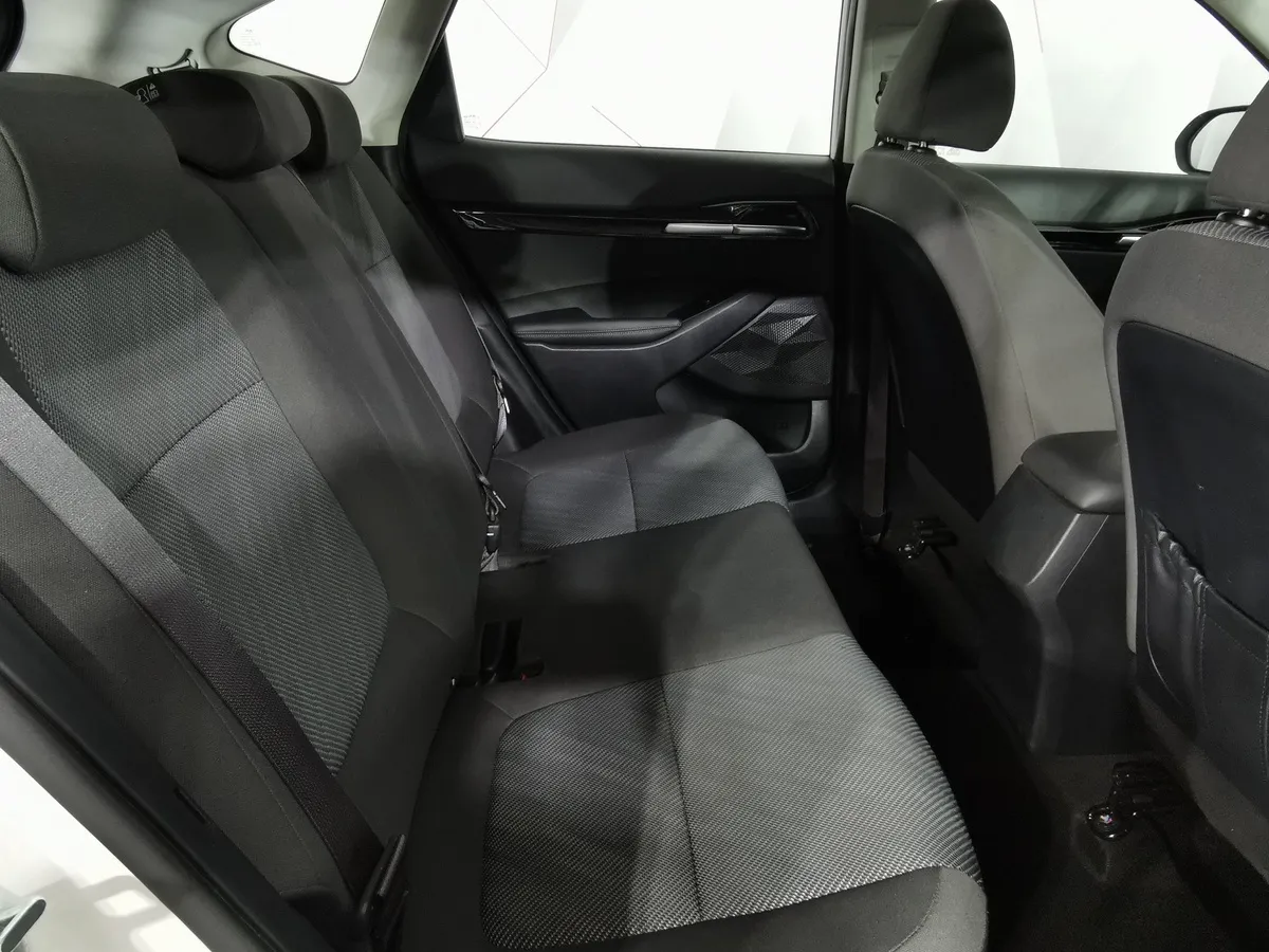 Kia Seltos 2.0 MPI 2WD IVT (149 л.с.) Luxe Белый в АВИЛОН. Слайд №15