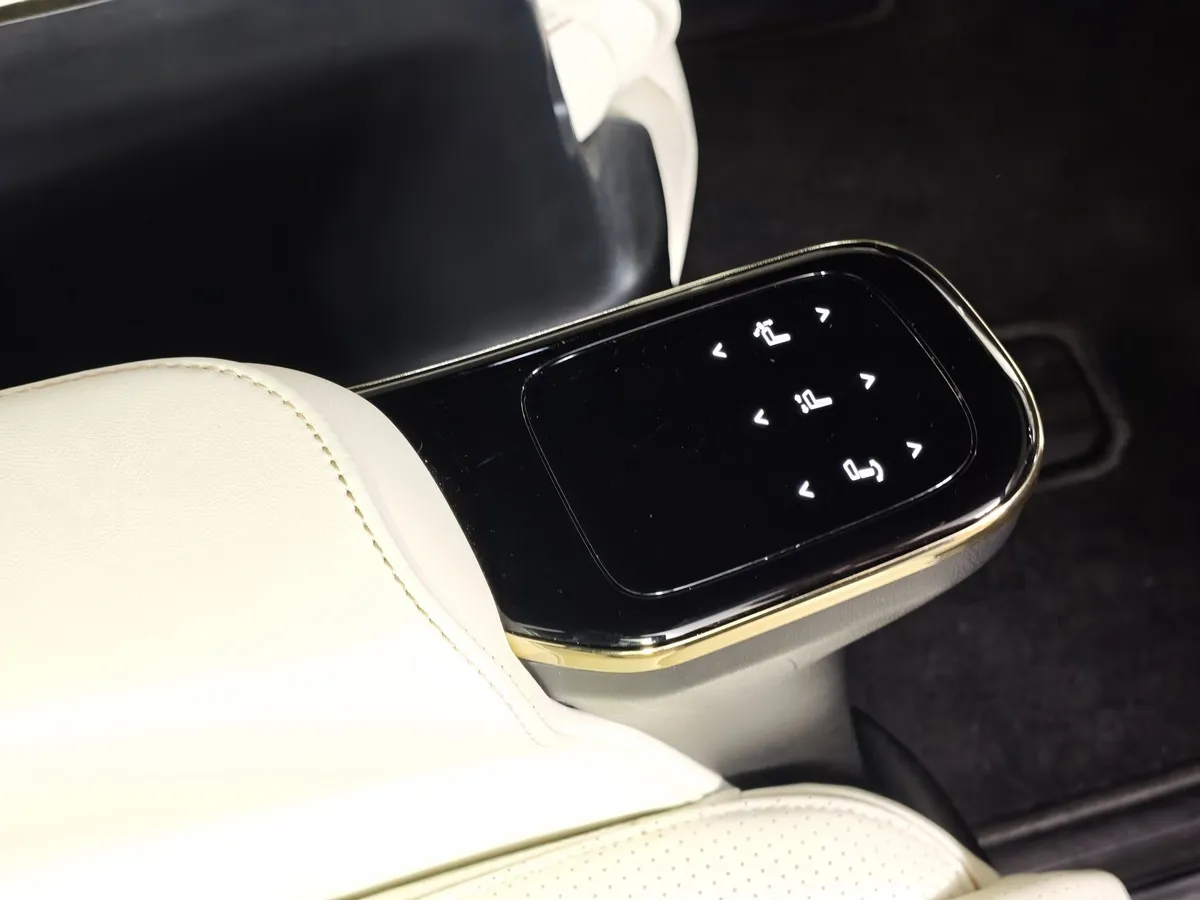 GAC M8 2.0T AT (231 л.с.) GX Premium Желтый в АВИЛОН. Слайд №25