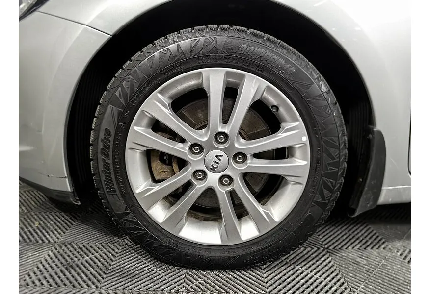 Kia Ceed 1.6 AT (129 л.с.) Серебристый в АВИЛОН. Слайд №9