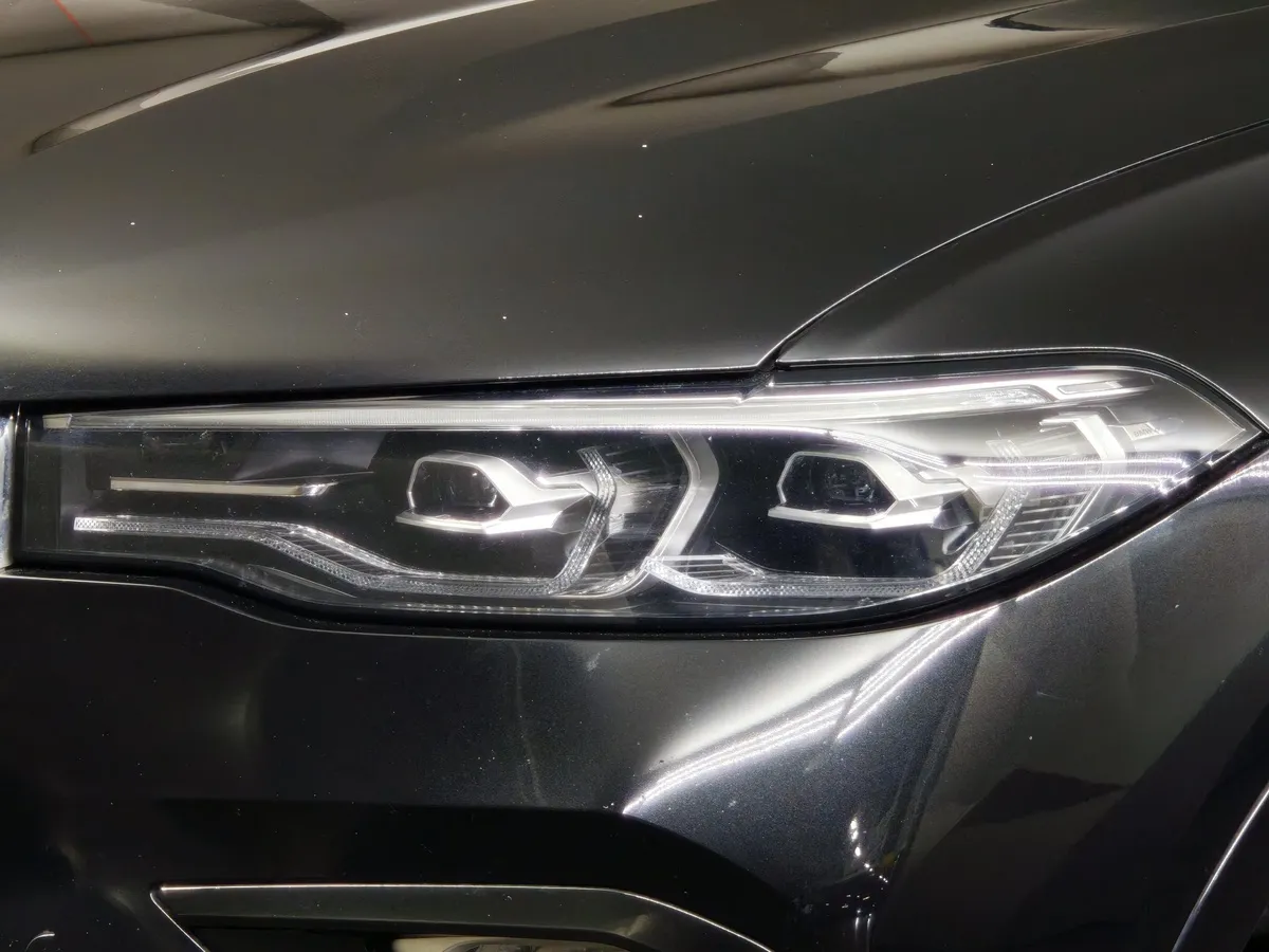 BMW X7 xDrive40i Steptronic (340 л.с.) Черный в АВИЛОН. Слайд №8