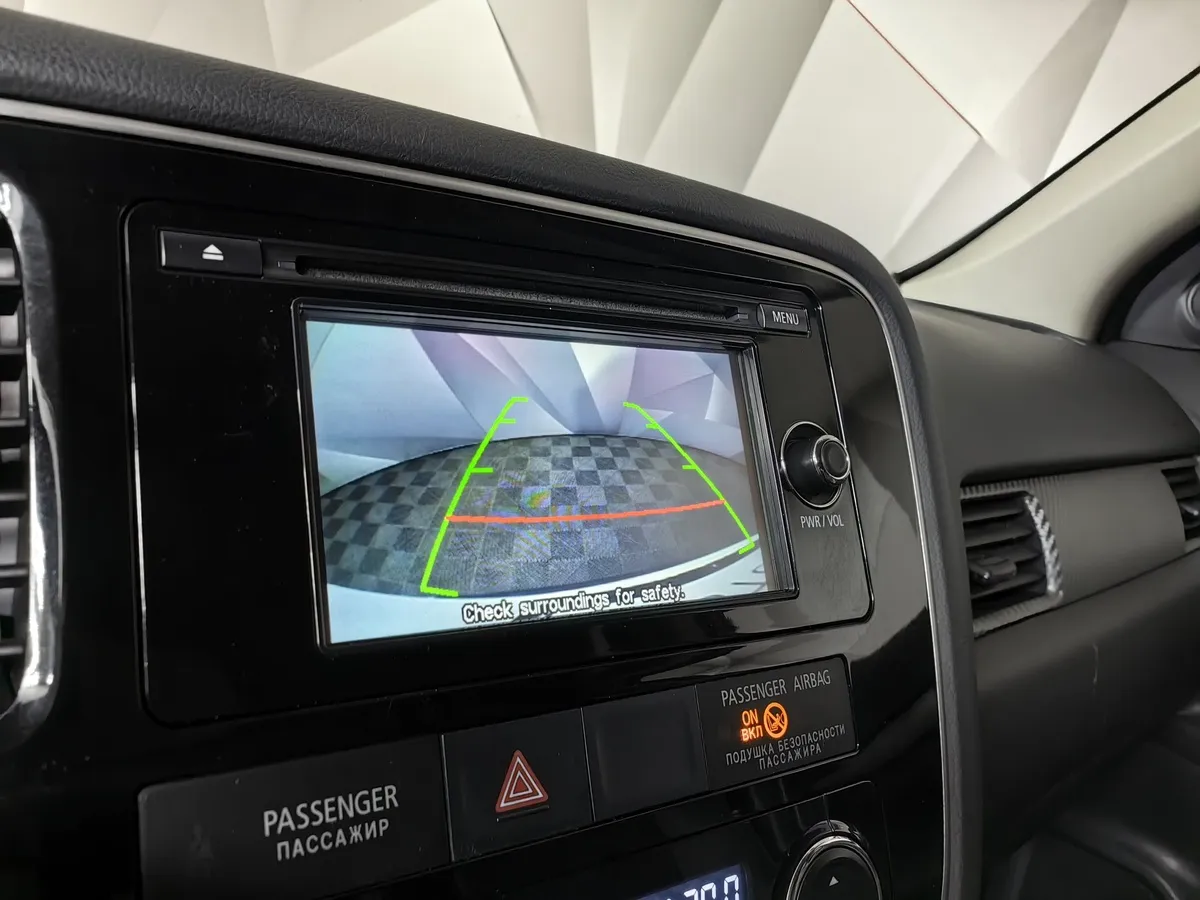 Mitsubishi Outlander 3.0 AT 4WD (230 л.с.) Белый в АВИЛОН. Слайд №21