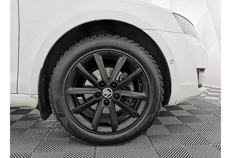 Skoda Octavia 2.0 TDI DSG (150 л.с.) Белый в АВИЛОН. Слайд №9