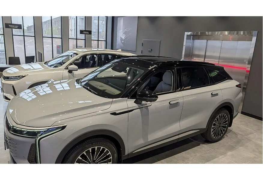 EXEED RX 2.0T 8AT 4WD (249 л.с.) Flagship Серый в АВИЛОН. Слайд №18