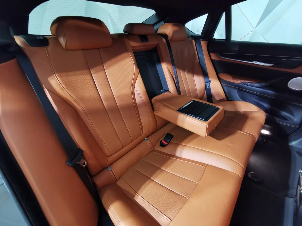 BMW X6 M 4.4 xDrive Steptronic (575 л.с.) Серый в АВИЛОН. Слайд №14