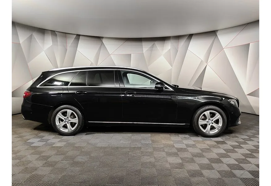 Mercedes-Benz E-Класс E 200 9G-TRONIC (184 л.с.) Business Черный в АВИЛОН. Слайд №3