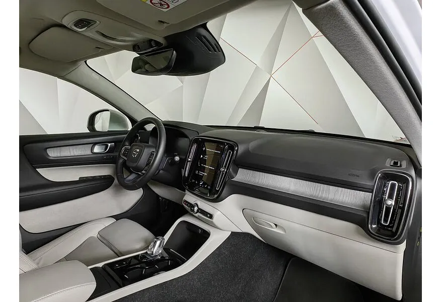 АВИЛОН - Volvo XC40 2.0 T4 Drive-E AT AWD (190 л.с.) Inscription Белый - slide 9