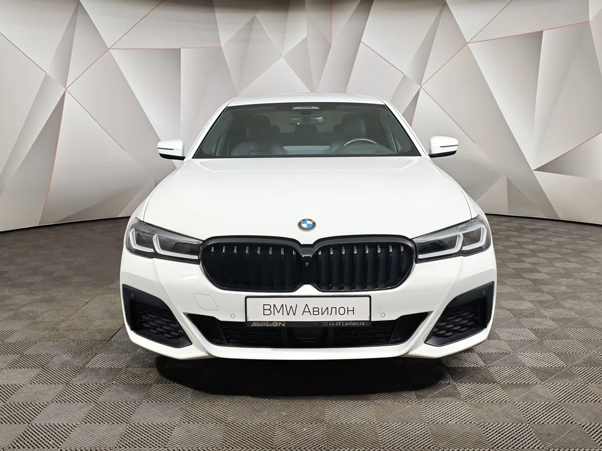 BMW 5 серия 530d xDrive Steptronic (249 л.с.) Base (Локальная сборка) Белый в АВИЛОН. Слайд №3