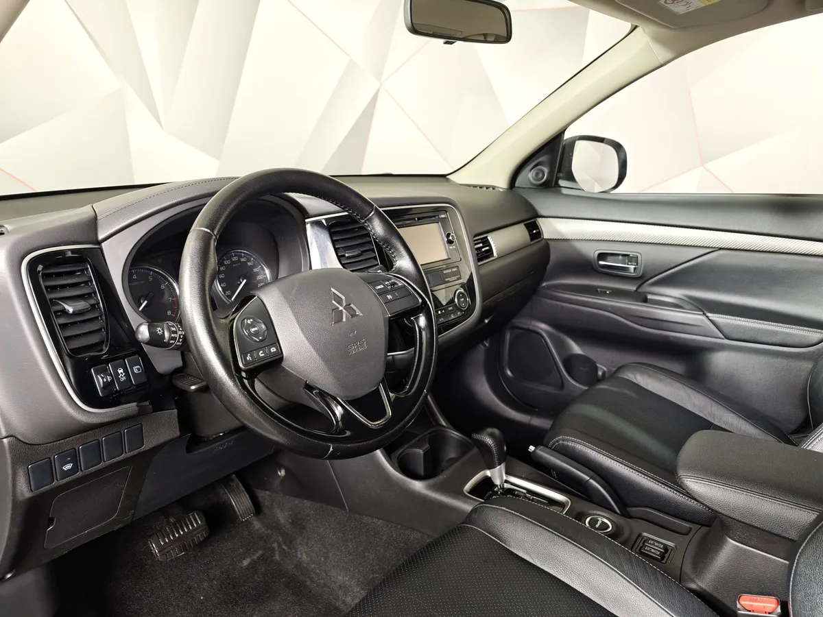 Mitsubishi Outlander 2.0 CVT 4WD (146 л.с.) Instyle E29 Белый в АВИЛОН. Слайд №19