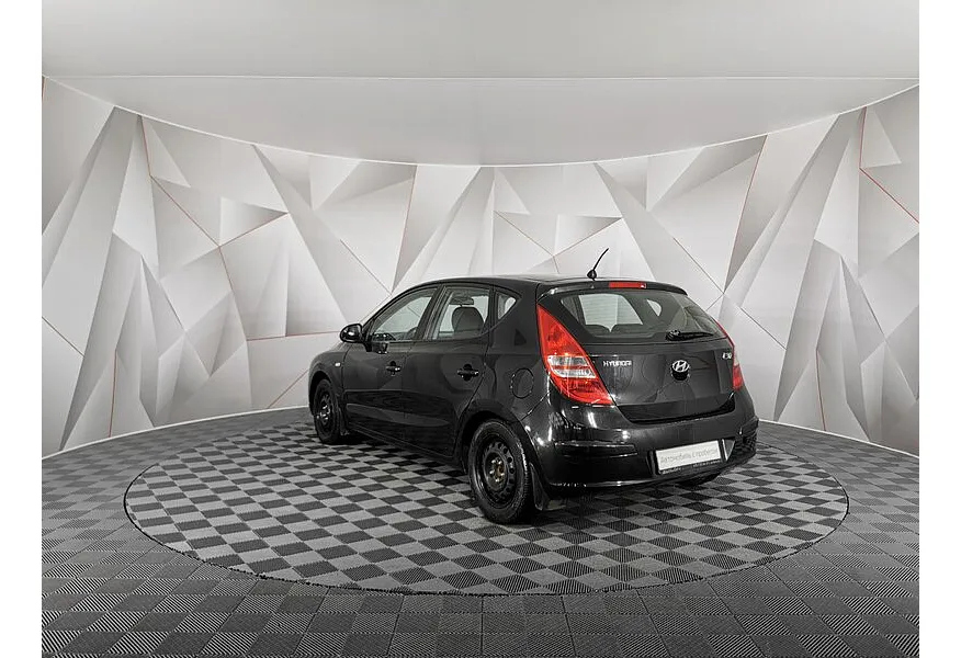 Hyundai i30 1.5 AT (110 л.с.) Elegance Черный в АВИЛОН. Слайд №4