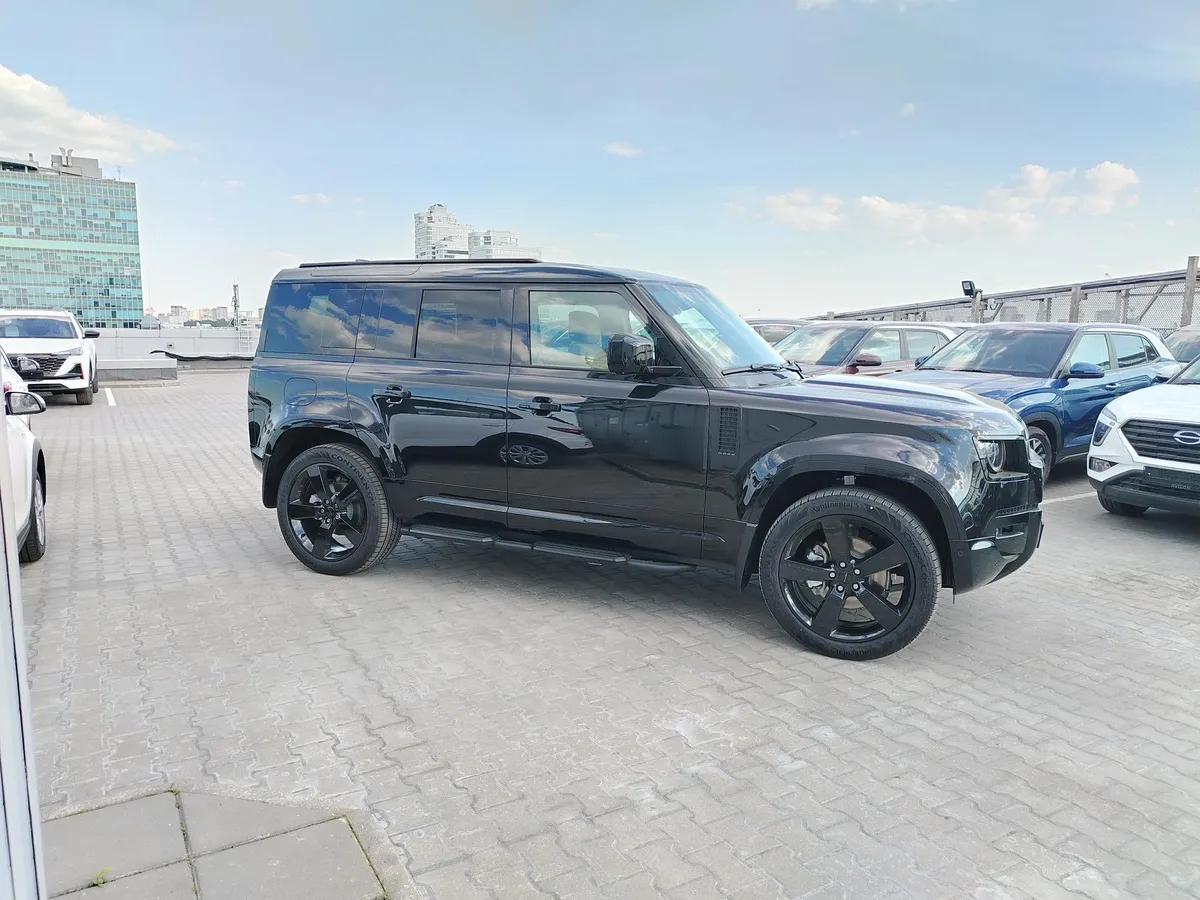 Land Rover Defender 3.0D D6H AT (249 л.с.) X-Dynamic HSE Черный в АВИЛОН. Слайд №2