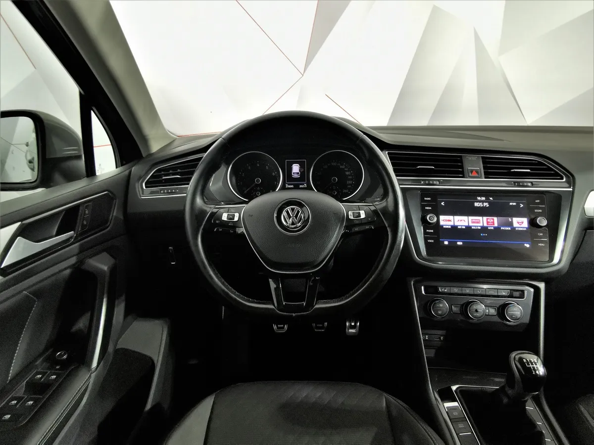 Volkswagen Tiguan 1.4 TSI BlueMotion MT (125 л.с.) Comfortline Серебристый в АВИЛОН. Слайд №19