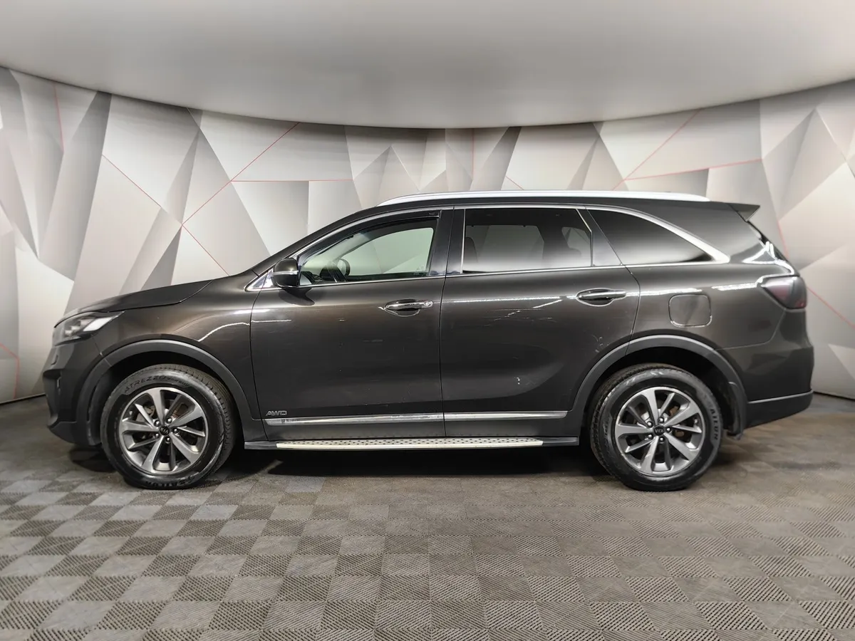 Kia Sorento 2.2 D AT AWD (5 мест) (200 л.с.) Prestige Коричневый в АВИЛОН. Слайд №5