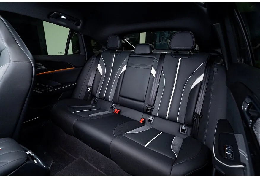 АВИЛОН - Hongqi H6 2.0T 8AT 2WD (245 л.с.) Deluxe Черный - slide 4