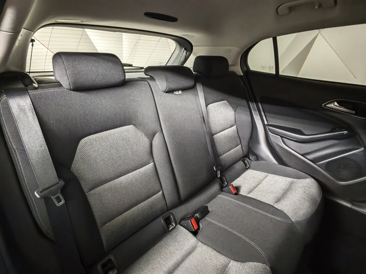 Mercedes-Benz GLA 200 7G-DCT (150 л.с.) Особая серия Серый в АВИЛОН. Слайд №15