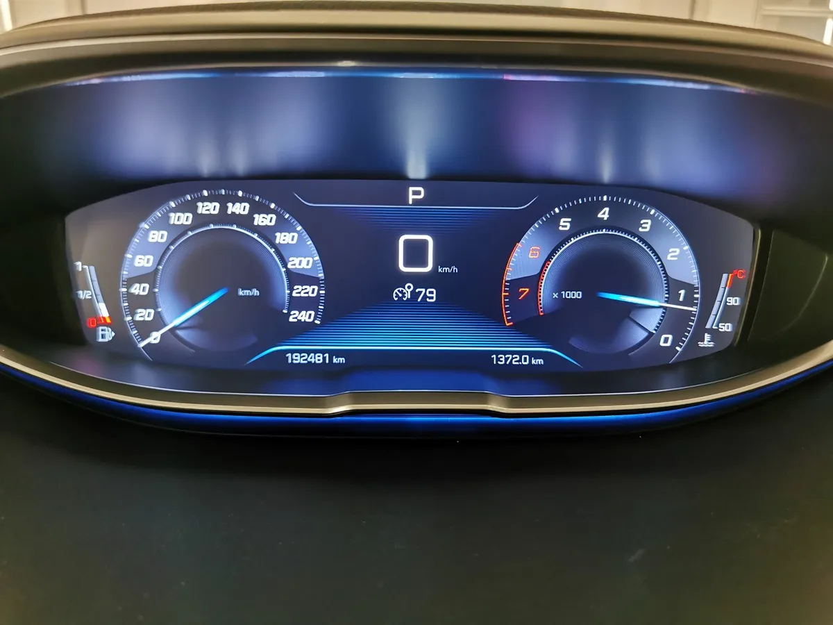 Peugeot 3008 1.6 THP AT (150 л.с.) Коричневый в АВИЛОН. Слайд №17