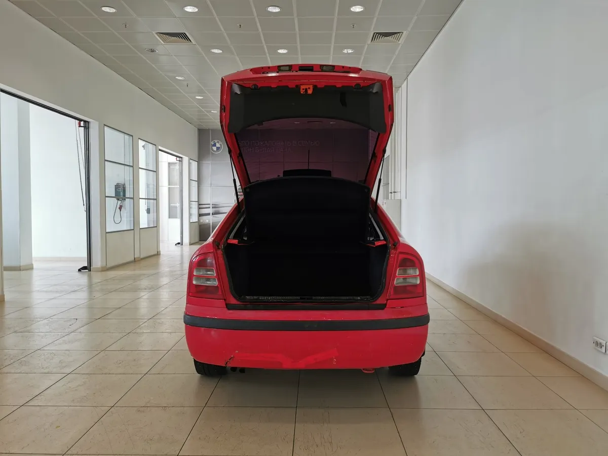 Skoda Octavia 1.6 MT (102 л.с.) Красный в АВИЛОН. Слайд №10
