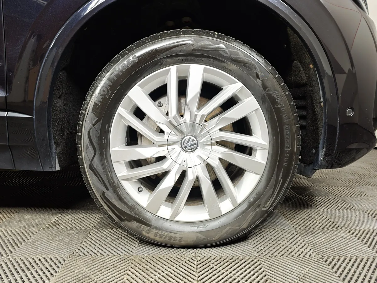 Volkswagen Touareg 3.0 V6 TDI Tiptronic 4Motion (249 л.с.) Business Черный в АВИЛОН. Слайд №9