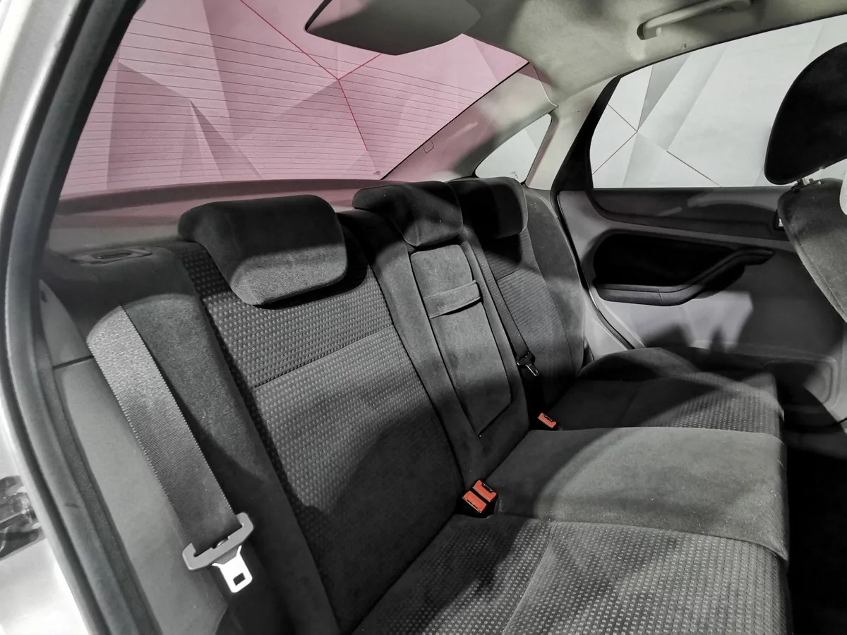 Ford Focus 1.8 MT (125 л.с.) Ghia Серебристый в АВИЛОН. Слайд №16