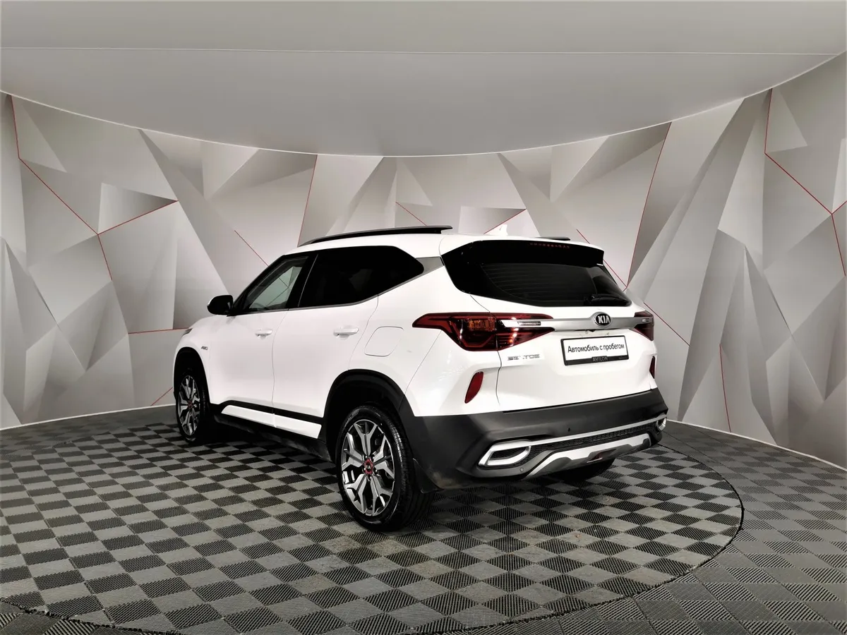 Kia Seltos 2.0 MPI 4WD IVT (149 л.с.) Luxe Белый в АВИЛОН. Слайд №4