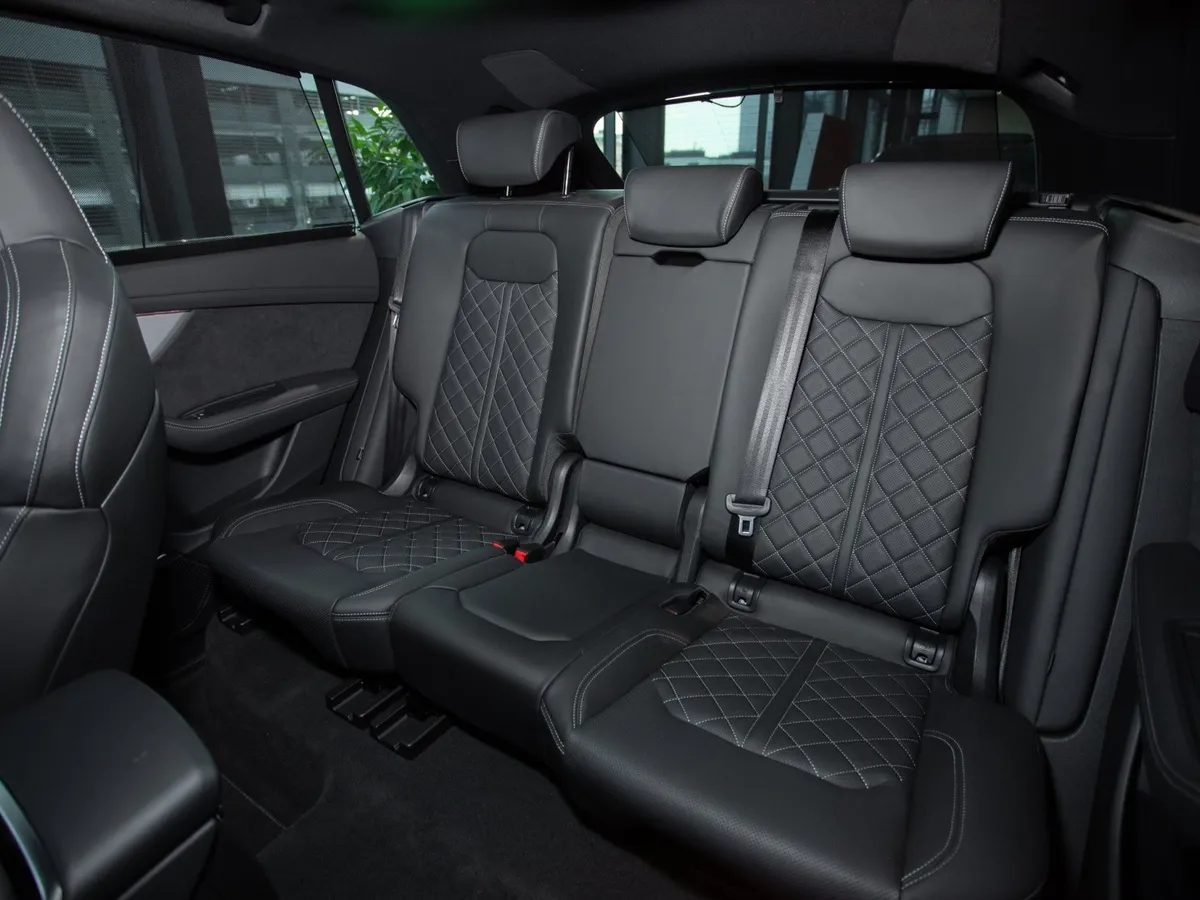 Audi Q8 3.0 TDI Tiptronic quattro (286 л.с.) Белый в АВИЛОН. Слайд №11