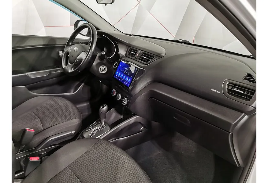 Kia Rio 1.4 AT (107 л.с.) Серебристый в АВИЛОН. Слайд №9