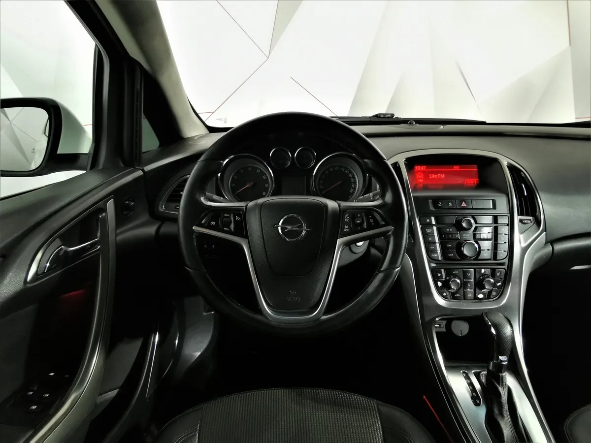 Opel Astra 1.4 Turbo AT (140 л.с.) Комбинированный в АВИЛОН. Слайд №18