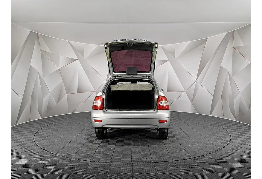 ВАЗ (Lada) Priora 1.6 MT 16 кл (Евро-4) (98 л.с.) Серебристый в АВИЛОН. Слайд №12