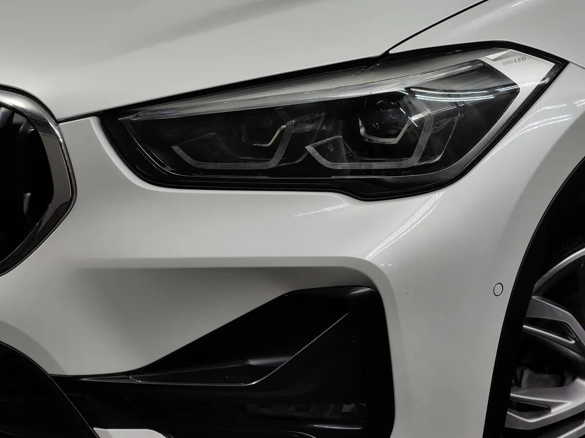 BMW X1 18d xDrive (150 л.с.) Sport Line Белый в АВИЛОН. Слайд №8