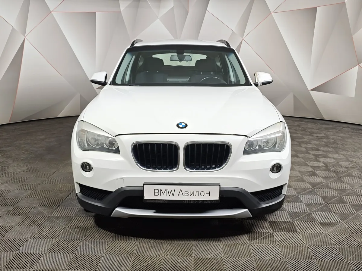 BMW X1 sDrive18i AT (150 л.с.) Белый в АВИЛОН. Слайд №3
