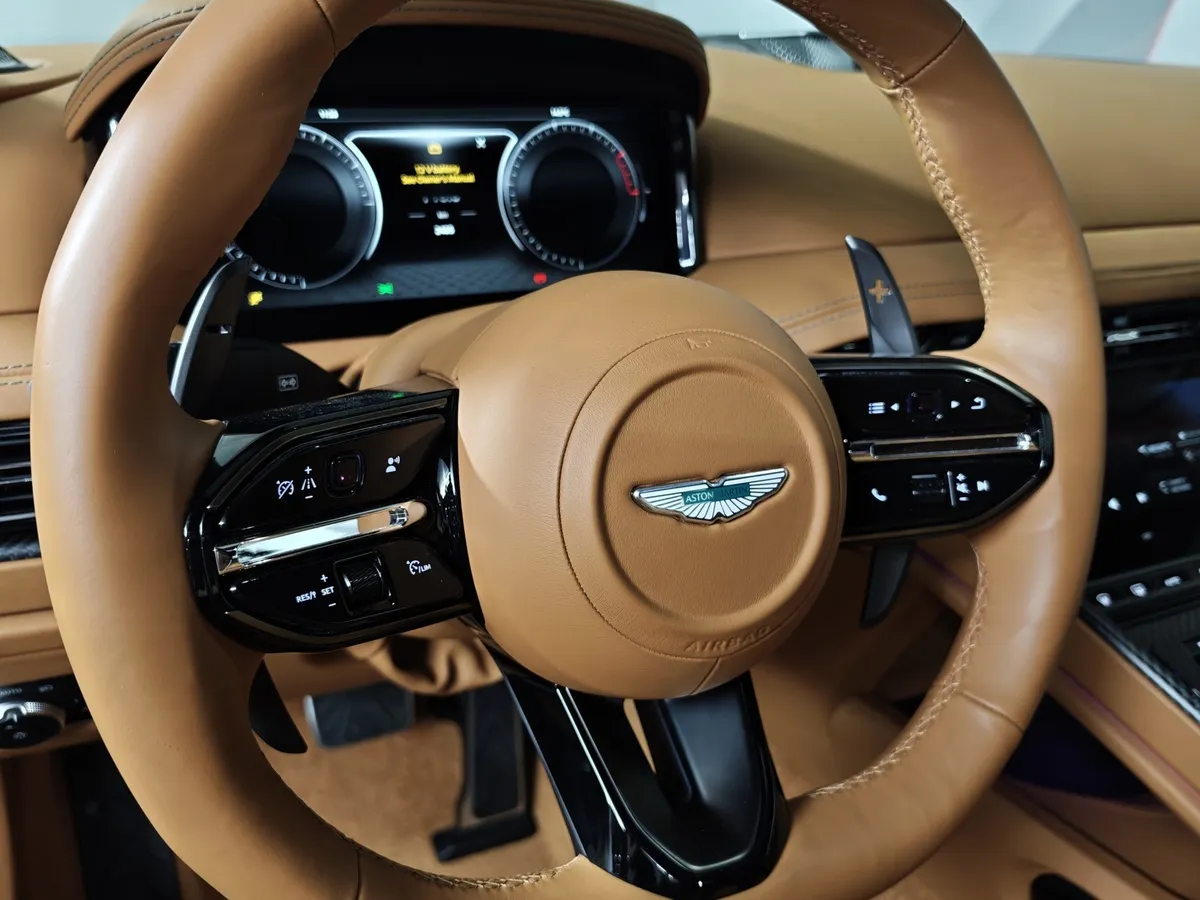 Aston Martin DB12 Volante 5.2 V12 AT (600 л.с.) Зеленый в АВИЛОН. Слайд №25