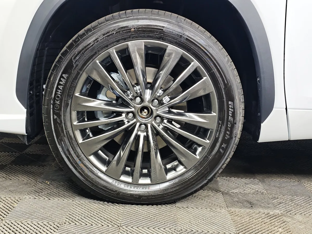 Toyota Highlander 2.0T AT 4WD (248 л.с.) Noble Version Белый в АВИЛОН. Слайд №9