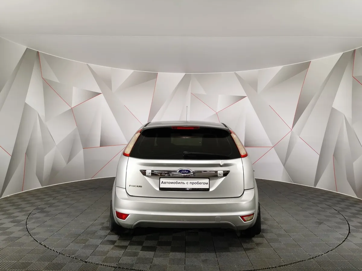 Ford Focus 1.6 MT (101 л.с.) Серебристый в АВИЛОН. Слайд №8