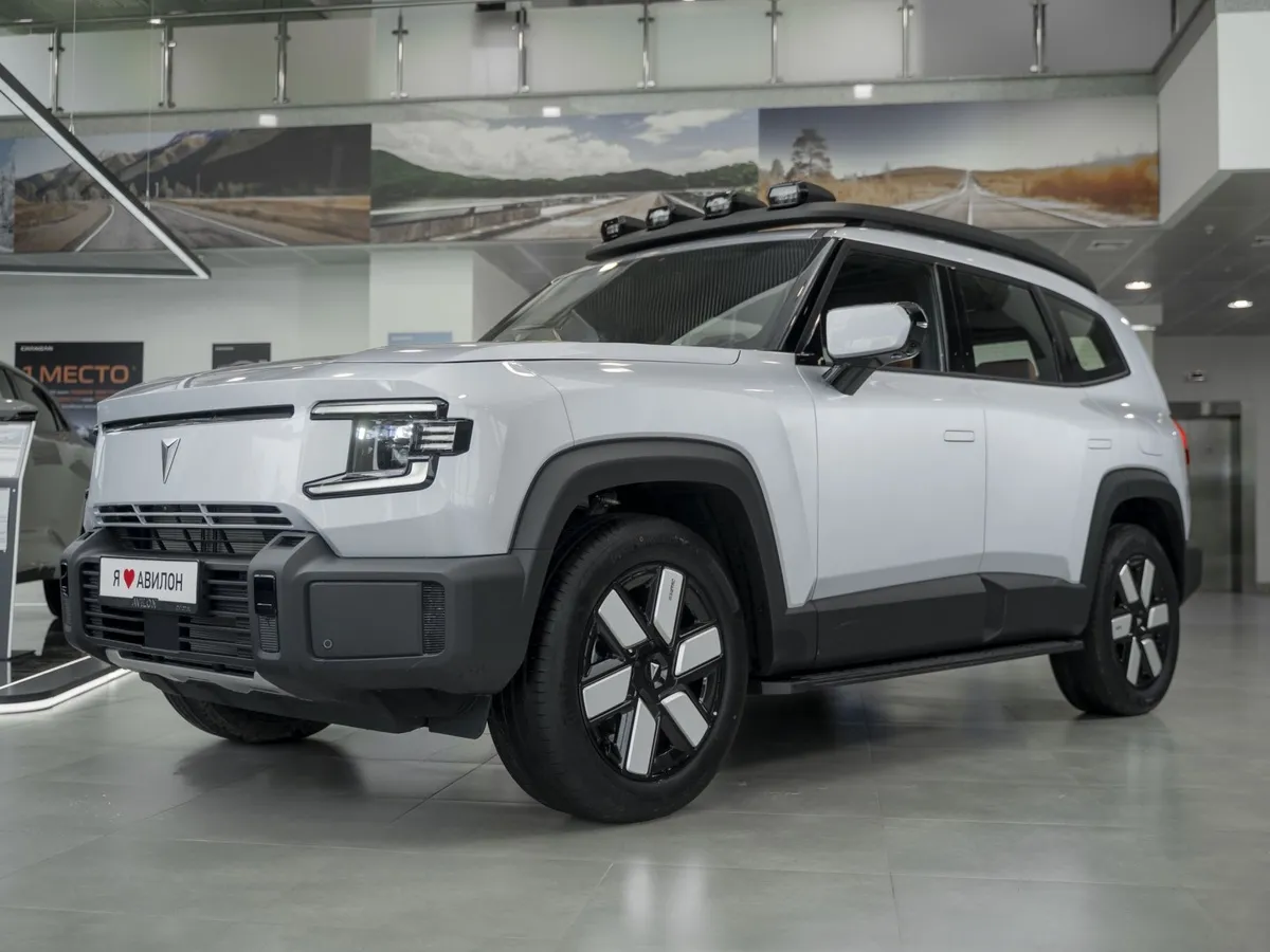Deepal G318 1.5h AT 4WD (439 л.с.) Эверест Серебристый в АВИЛОН. Слайд №1