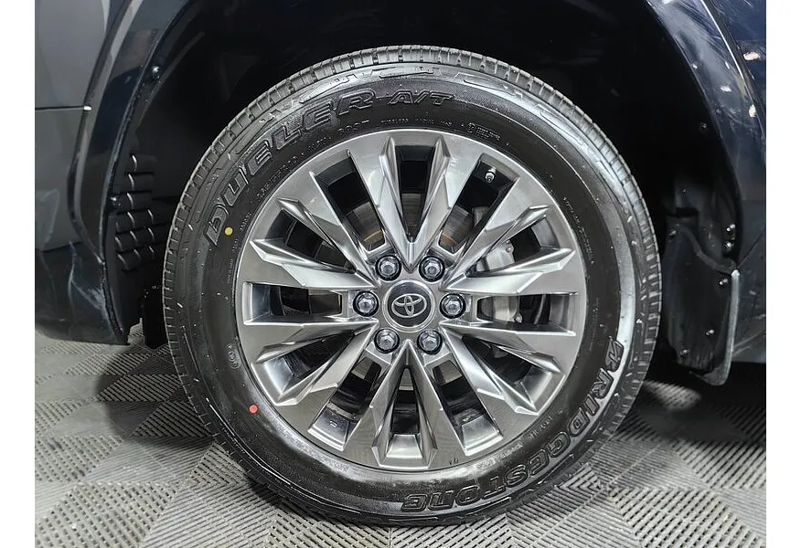 Toyota Land Cruiser 3.5 V6 AT 4WD (415 л.с.) Черный в АВИЛОН. Слайд №9