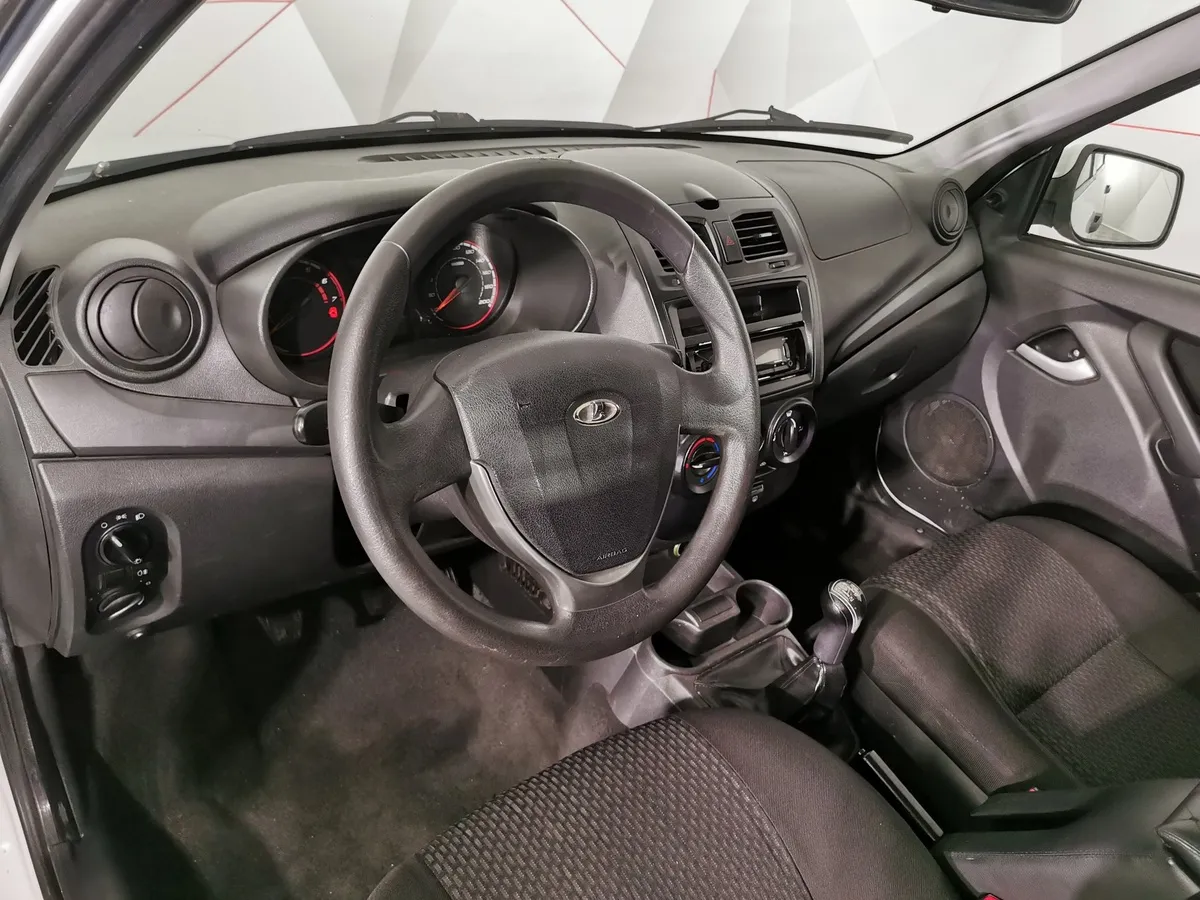 ВАЗ (Lada) Kalina 1.6 MT 8кл (87 л.с.) Белый в АВИЛОН. Слайд №18