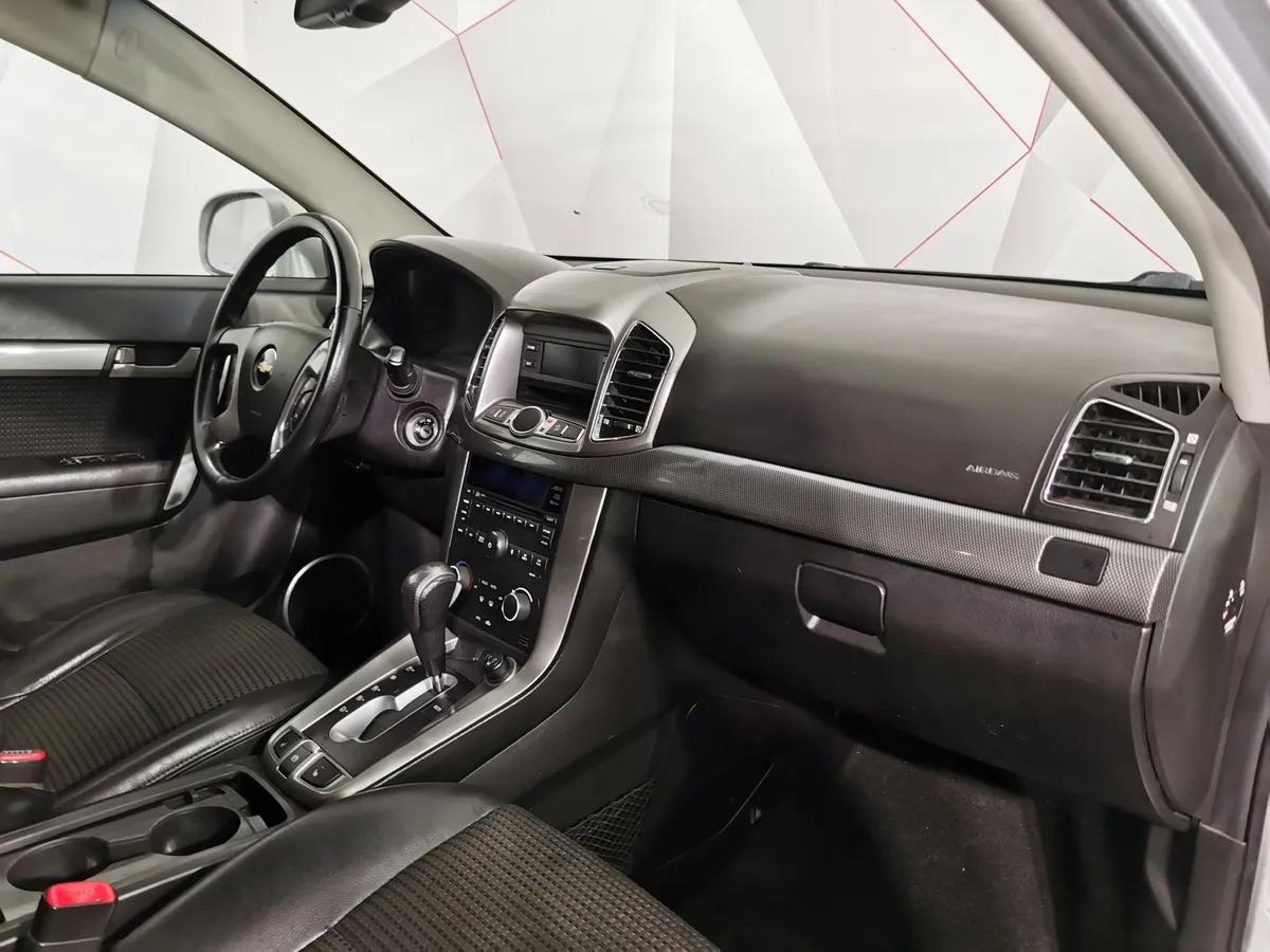 Chevrolet Captiva 2.4 AT (5 мест) (167 л.с.) LT Серебристый в АВИЛОН. Слайд №12