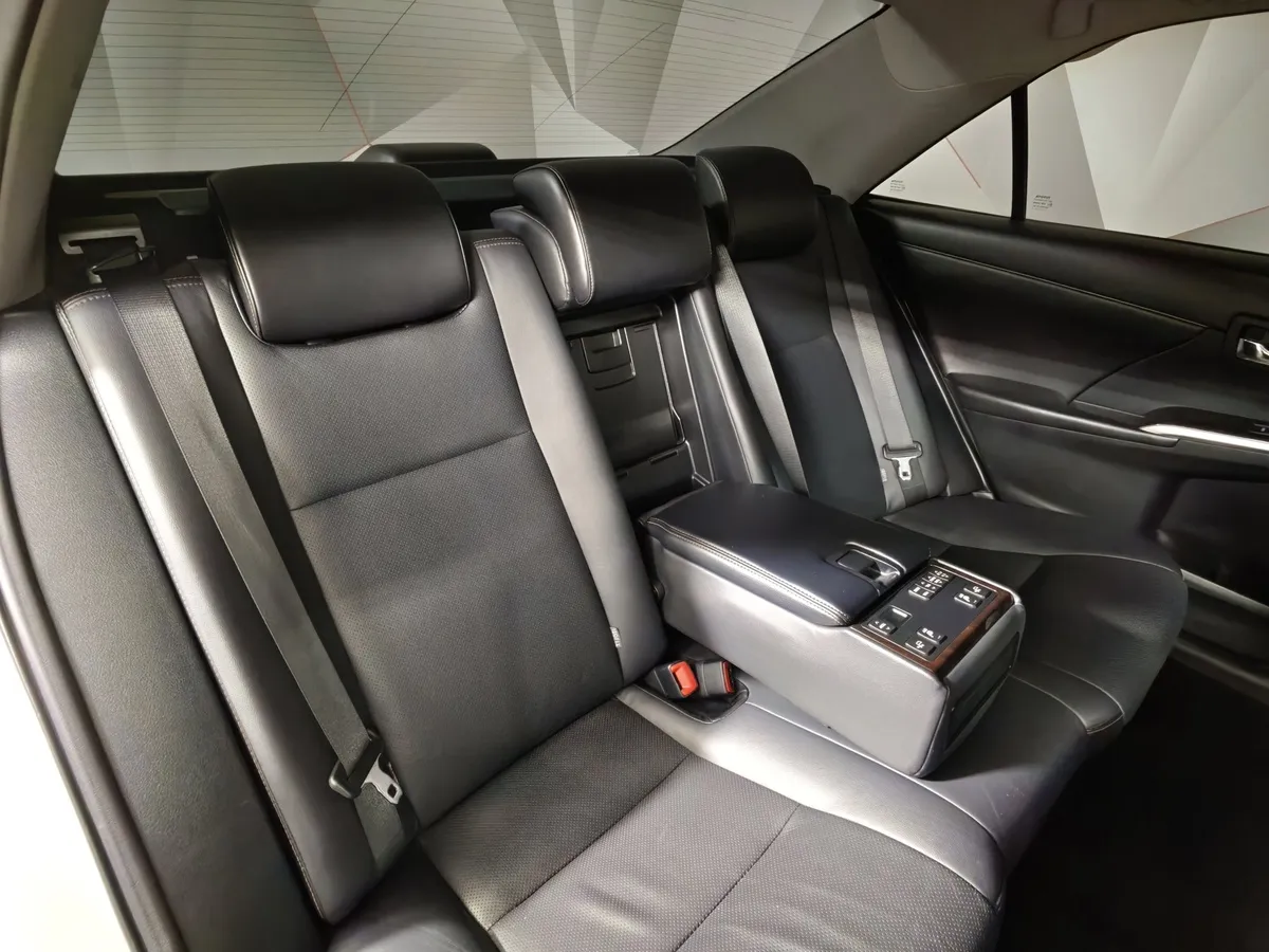Toyota Camry 2.5 AT (200 л.с.) Белый в АВИЛОН. Слайд №17