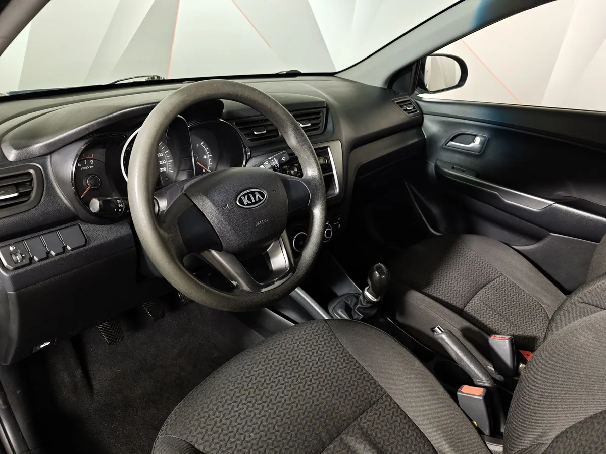 Kia Rio 1.4 MT (107 л.с.) Черный в АВИЛОН. Слайд №17
