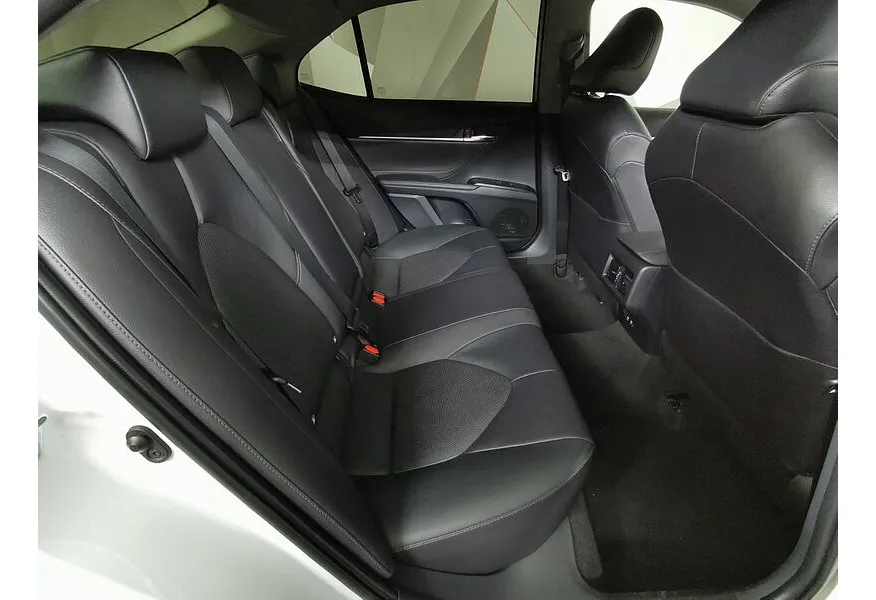 Toyota Camry 2.5 AT (200 л.с.) Белый в АВИЛОН. Слайд №9