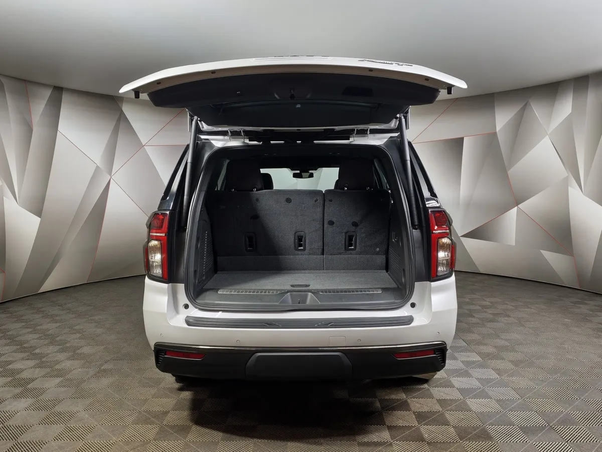 Chevrolet Tahoe 5.3 AT 4WD (343 л.с.) RST Белый в АВИЛОН. Слайд №12